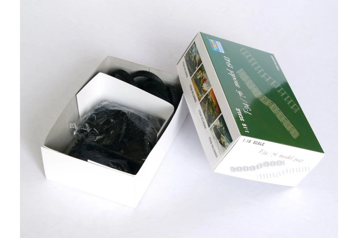 00903 | Trumpeter 1/16 1943 T-34-76 Medium Tank Scaled Plastic Model Kit 7 00903 | Trumpeter 1/16 1943 T-34-76 Medium Tank Scaled Plastic Model Kit - Image 7