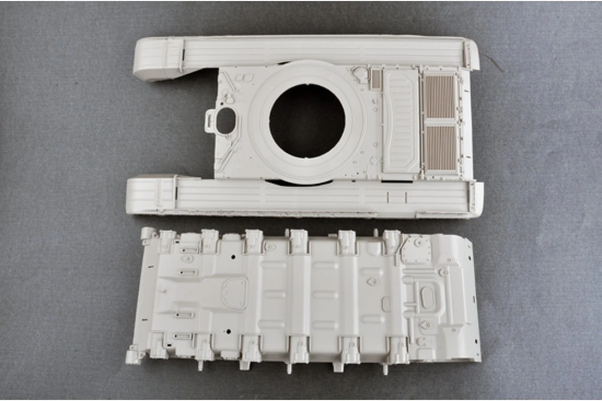 00925 | Trumpeter 1/16 Russian T-72B1 W/ Kontakt-1 Reactive Armor Main Battle Tank Scaled Plastic Model Kit 8 00925 | Trumpeter 1/16 Russian T-72B1 W/ Kontakt-1 Reactive Armor Main Battle Tank Scaled Plastic Model Kit - Image 8