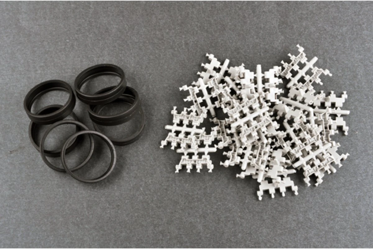 00925 | Trumpeter 1/16 Russian T-72B1 W/ Kontakt-1 Reactive Armor Main Battle Tank Scaled Plastic Model Kit 17 00925 | Trumpeter 1/16 Russian T-72B1 W/ Kontakt-1 Reactive Armor Main Battle Tank Scaled Plastic Model Kit - Image 17