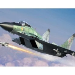 01675 | Trumpeter 1/72 MiG-29c Fulcrum (Izdeliye 9.13) Fighter Jet Scaled Plastic Model Kit