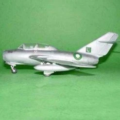 02805 | Trumpeter 1/48 Mikoyan Gurevich MiG-15 UTI Midget Jet Scaled Plastic Model Kit -Outlet Crafted Scale Store TRU 02805 56 1200x800 1